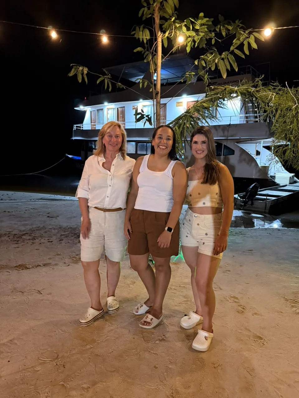 Noite de luau no barco hotel durante a pescaria em Barcelos
