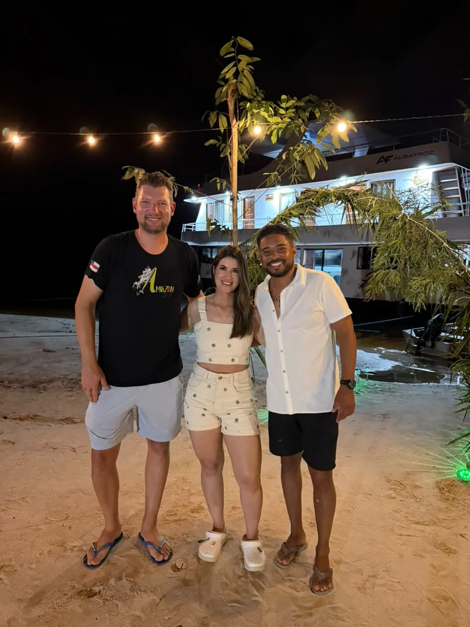 Noite de luau no barco hotel durante a pescaria em Barcelos